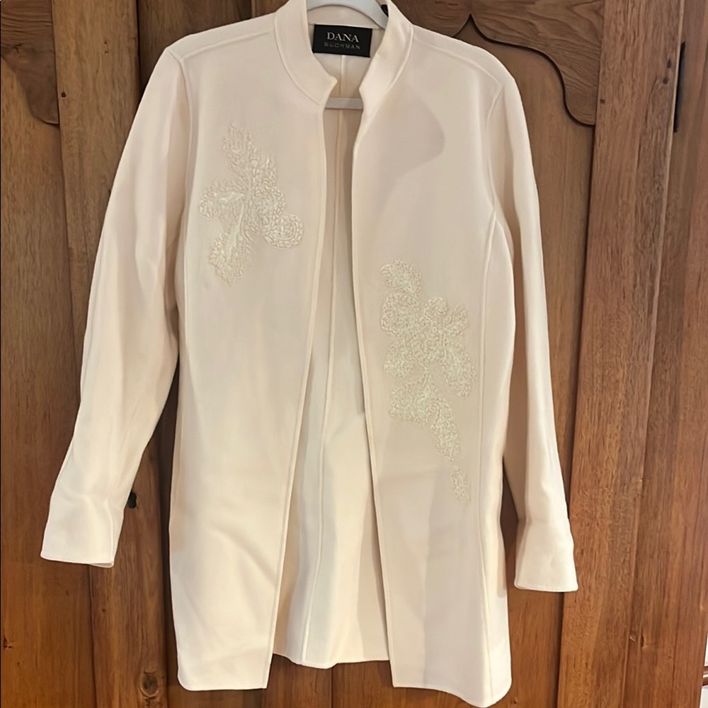 Dana Buchman lightweight wool 12 ladies open coat/topper. EUC. Cream on cream